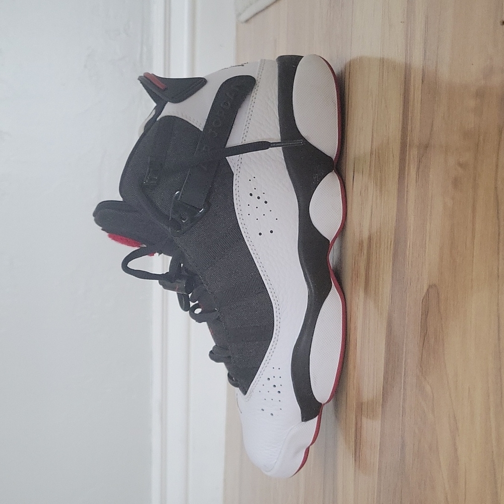 Lighlty used Jordan 6 rings black/white/gym red SIZE 9.5